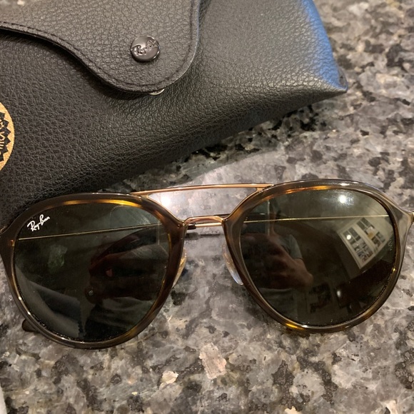 Ray bans barely worn - Picture 2 of 4